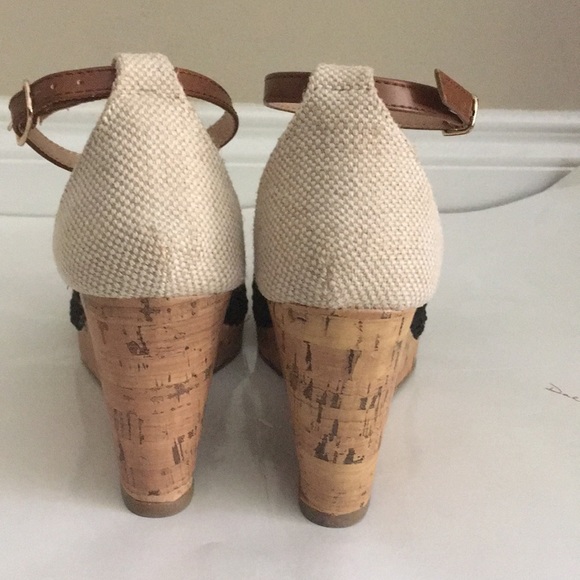 APT 9 women’s Ankle strap wedge Sandals - Picture 4 of 7